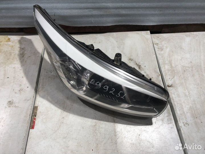 Фара правая Kia Ceed