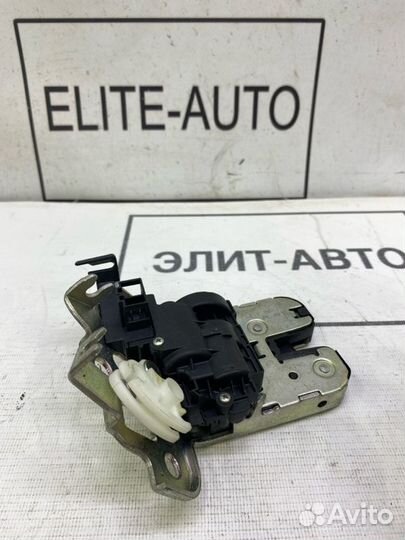 Замок крышки багажника Audi A3 8P 2010