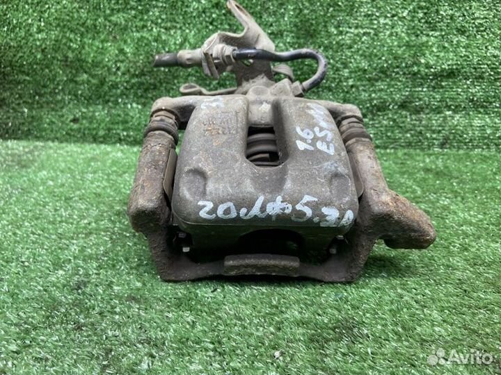 Суппорт тормозной задний правый Volkswagen Golf 5