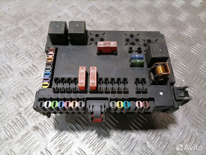 Блок предохранителей салонный S500 221