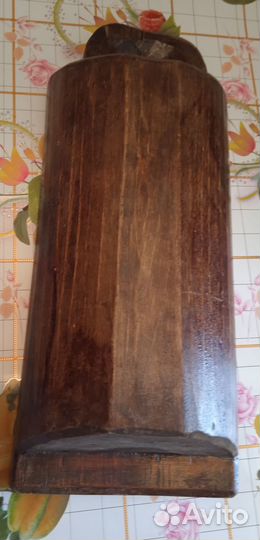 Старинное корыто из цельного куска дерева