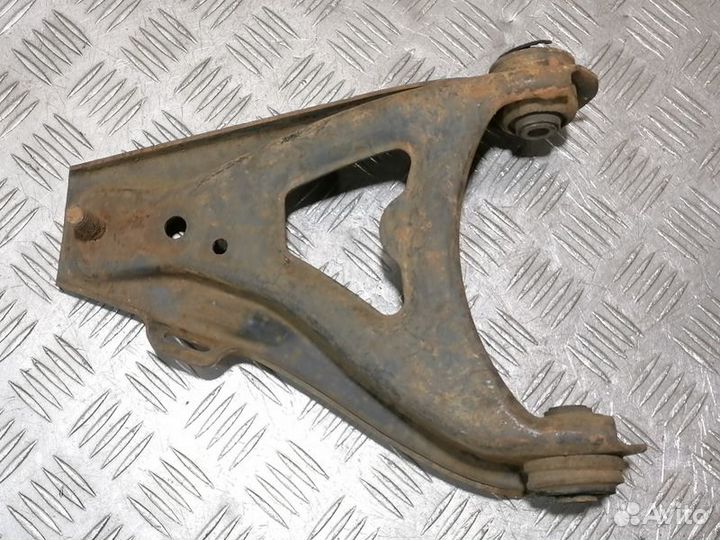 Рычаг передний правый нижний Renault Scenic 1996 1