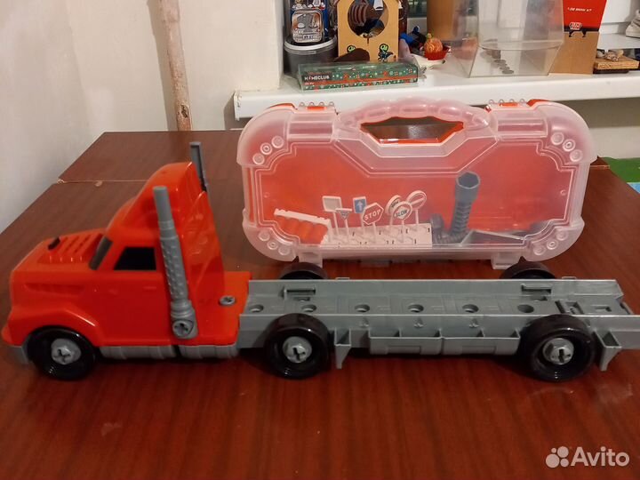 Игрушка грузовик с набором инструментов
