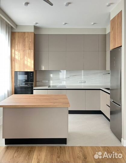 Кухонный гарнитур бежевый с островом