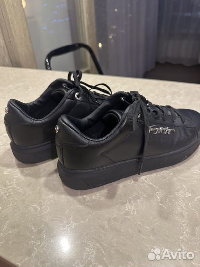 Кроссовки женские