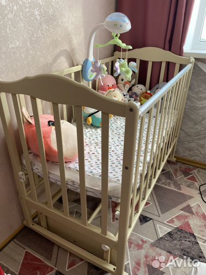 Детская кроватка с маятником бу