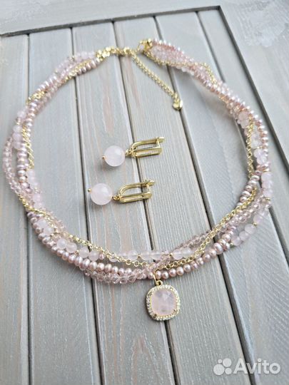 Чокер и серьги с розовым кварцем