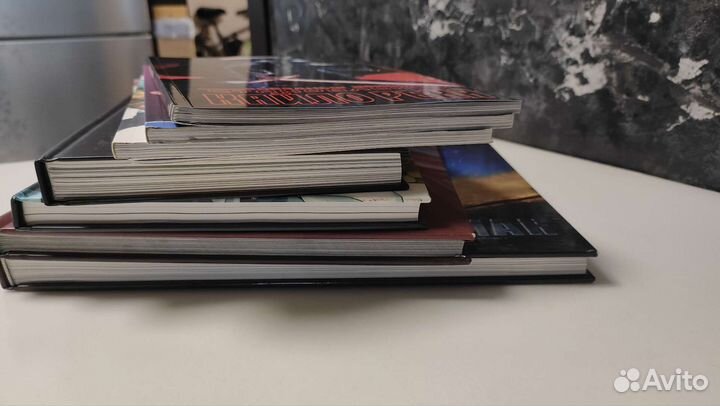 Графические романы и комиксы