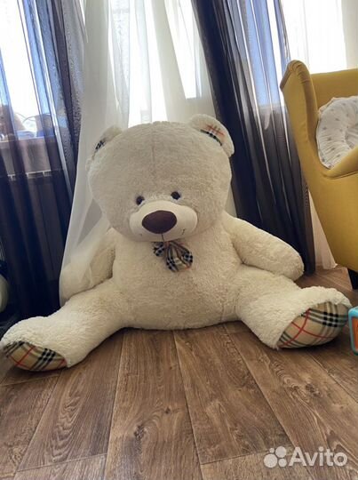 Большой плюшевый мишка
