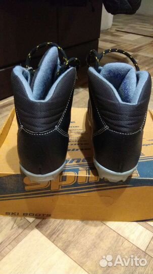 Лыжные ботинки