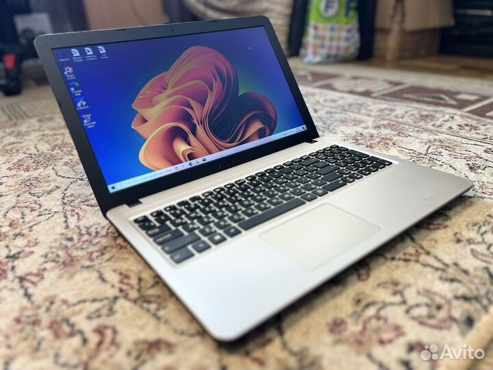 Игровой Ноутбук Asus i3-7020u/MX110 2гб/1тр