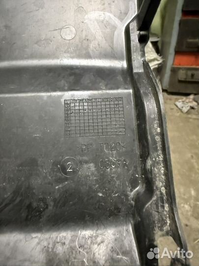 Крышка аккумулятора ford Focus 2