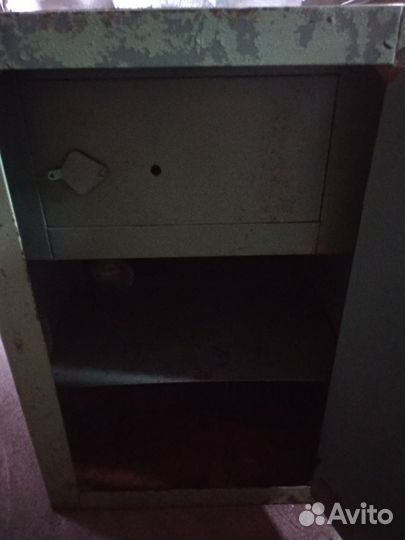 Сейф металлический