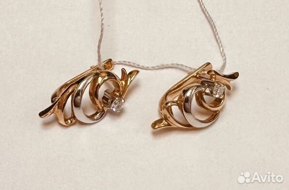 Золотые серьги с бриллиантом