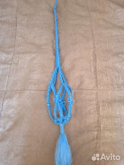 Подцветочник настенный вязаный