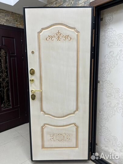 Входная дверь 