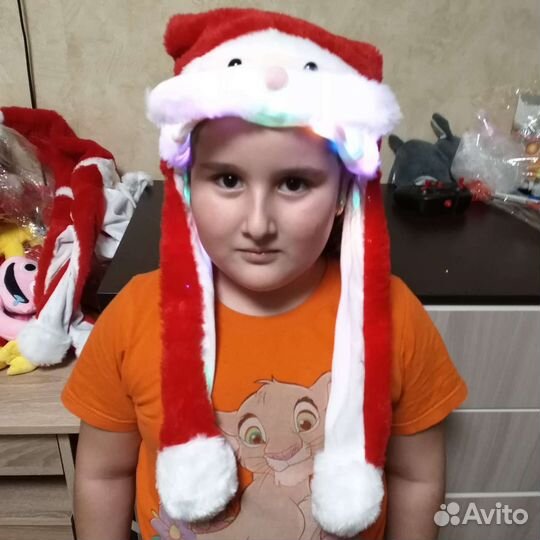 Шапка дед мороза с двигающимися усами светится
