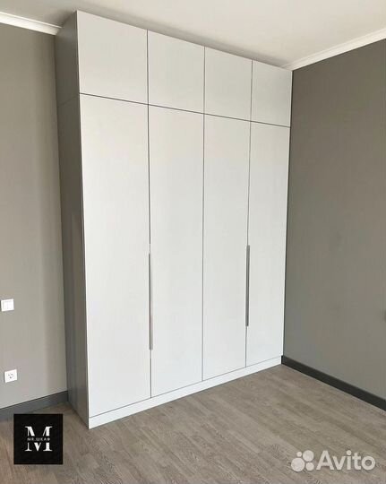 Шкаф распашной с зеркалом