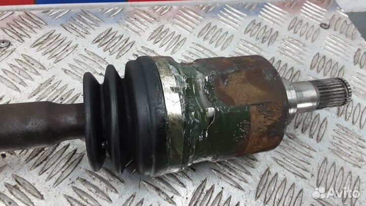Полуось передняя правая (приводной вал, шрус)