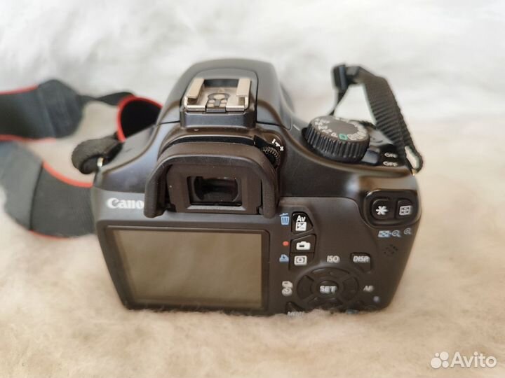 Canon 1100d + объектив kit 58 mm + карта 16 гб