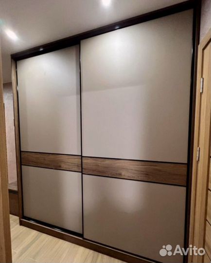 Шкаф купе с зеркальными дверями-пескоструйный рис