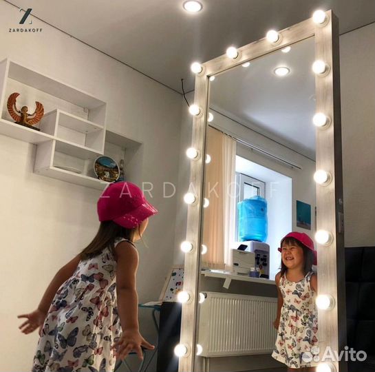 Гримерное зеркало с подсветкой