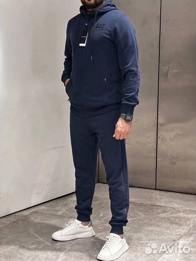 Спортивный костюм от EA7