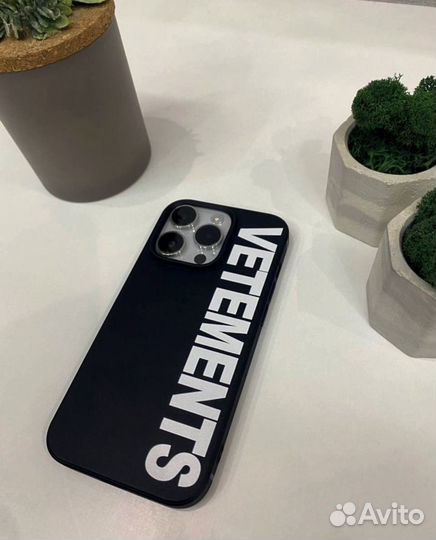 Чехол на iPhone vetements Все модели