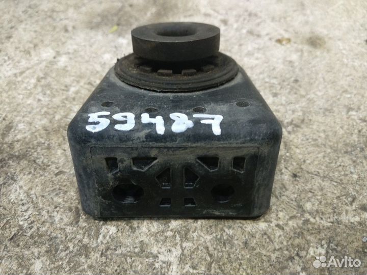 Крепление радиатора (Kia Sorento IV)