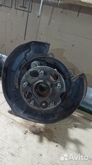 Кулак задний левый Toyota Highlander 3.5 2GR-FE