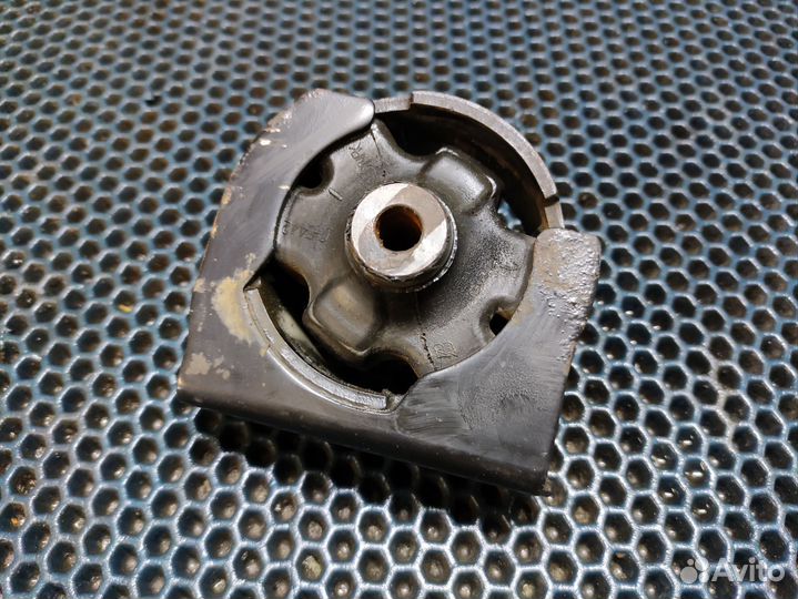 Подушка двигателя передняя toyota corolla e120