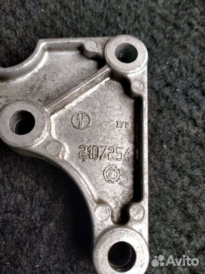 Кронштейн насоса гур