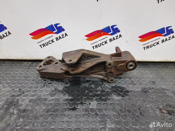 Кронштейн передней рессоры правый Volvo FH
