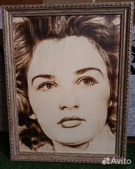 Выжженные портреты по фото на дереве Подарок