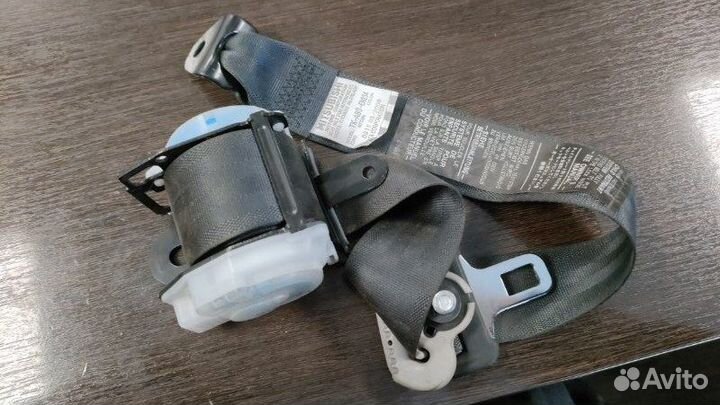 Ремень безопасности правый Mitsubishi Pajero 4