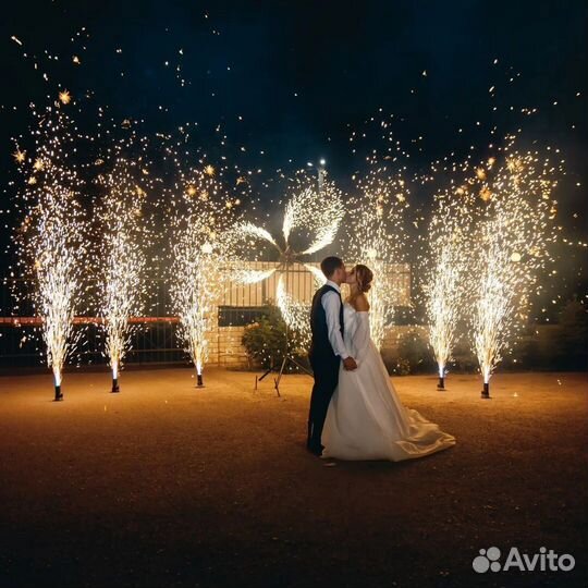 Тяжелый дым шоу холодных фонтанов на свадьбу