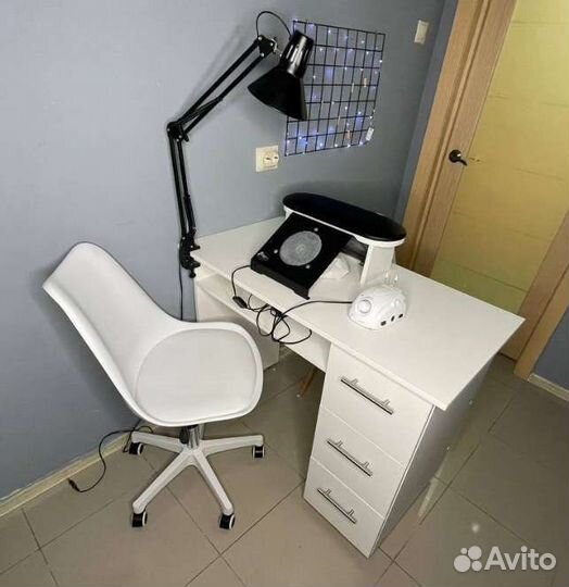 Стол для мастера маникюра