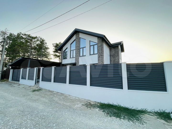 Дом 353 м² на участке 5,5 сот.