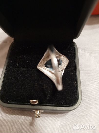 Серебряное кольцо с нат топазом 18,5