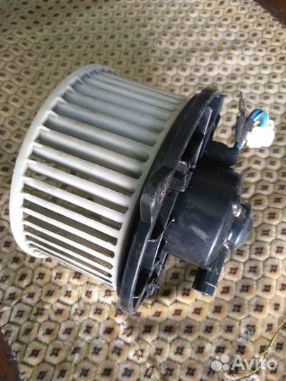 Моторчик отопителя на Mazda