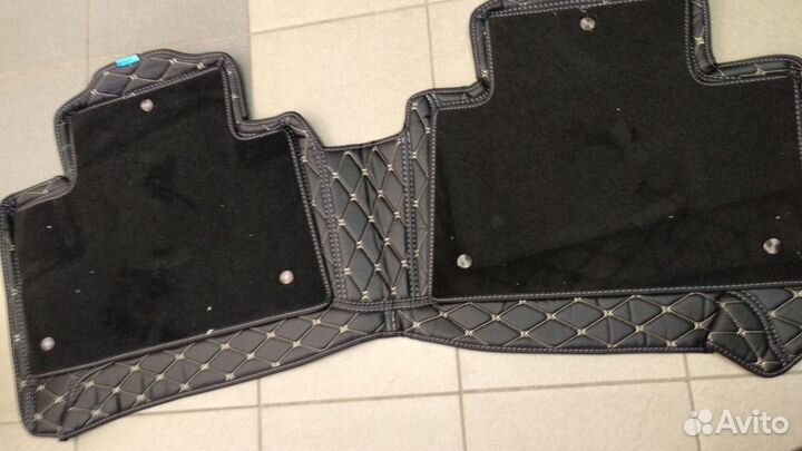 Автомобильные ковры из экокожи на Lexus NX