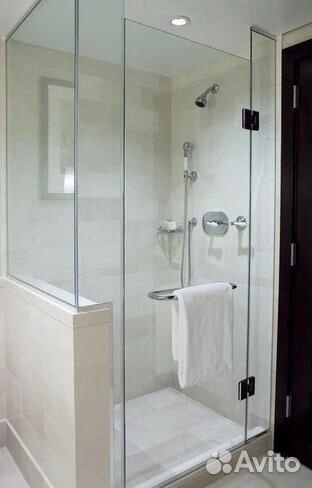 Стеклянные душевые перегородки