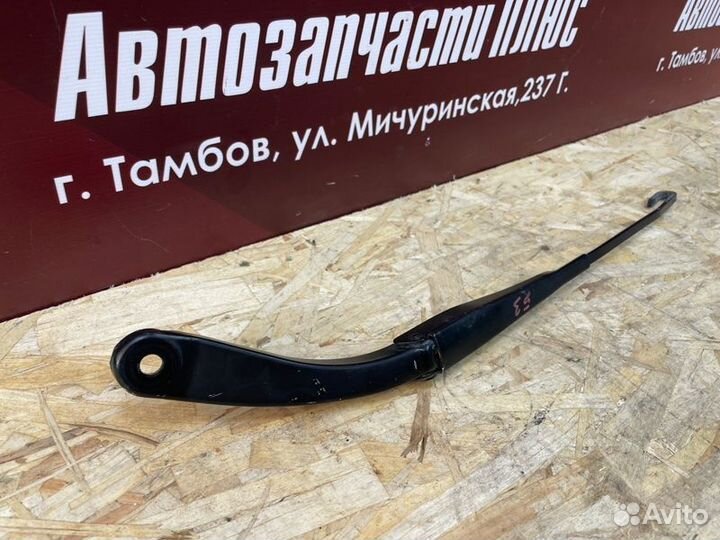 Поводок дворника левый Renault Logan