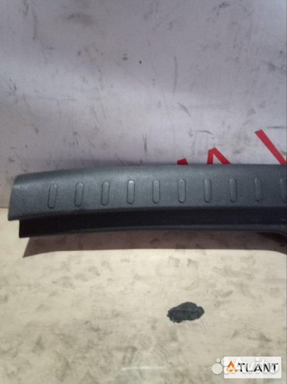 Накладка замка багажника nissan serena