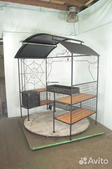 Мангал с крышей