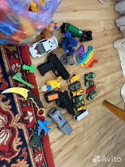 Машинки игрушки и конструктор