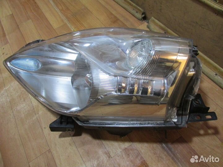 Nissan Leaf aze0 и ze0 Фара левая галоген