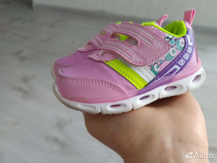 Кроссовки для девочки