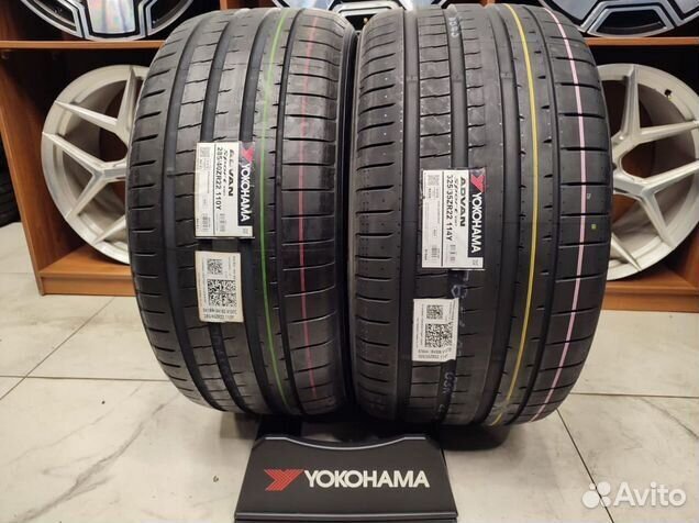 Yokohama Advan Sport V107 285/40 R22