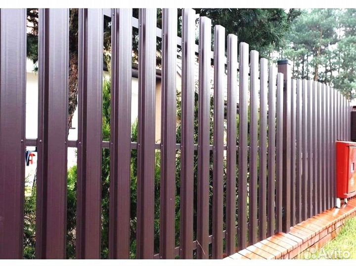 Забор из евроштакетника